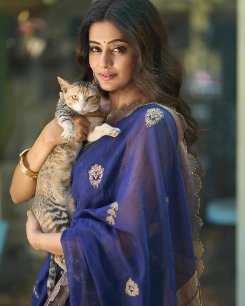 pretty-priyamani-album